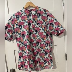 Men’s casual button down.